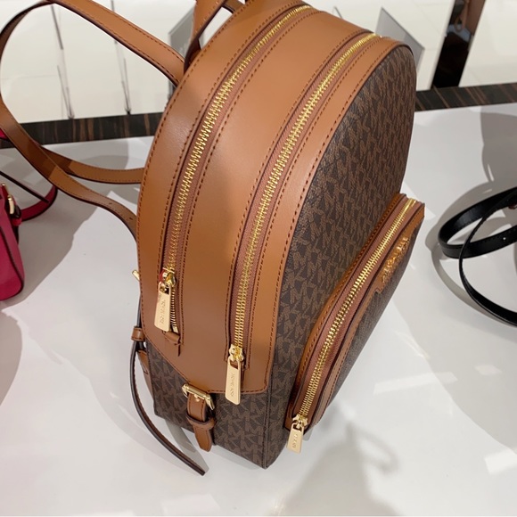 Michael Kors Jaycee Medium Backpack in brown signature - Picture 2 of 5